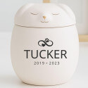 Urne funéraire personnalisée en céramique avec couvercle chien endormi – Urne pour animal avec nom, dates & symbole amour éternel